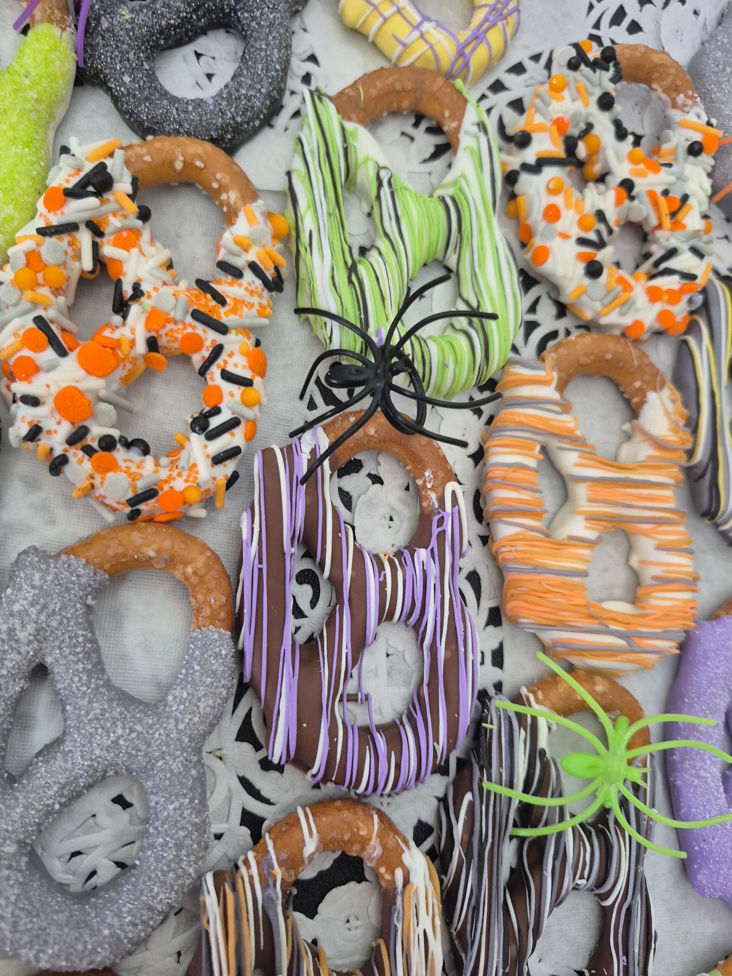 8ct Delicious Gourmet chocolate Pretzel Halloween Gift Box